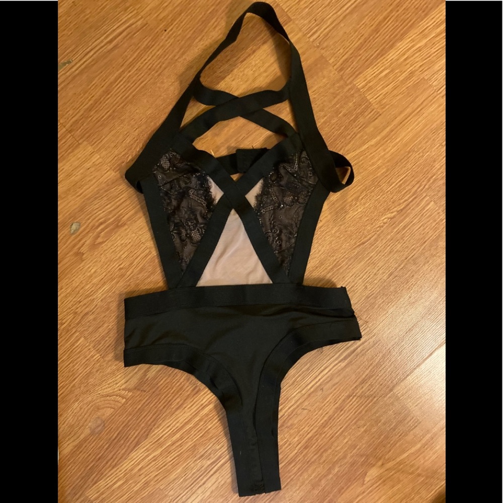 Hauty sexy one piece.